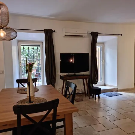 Apartament Portico Di Ottavia Prime Location With Internal Courtyard Rzym