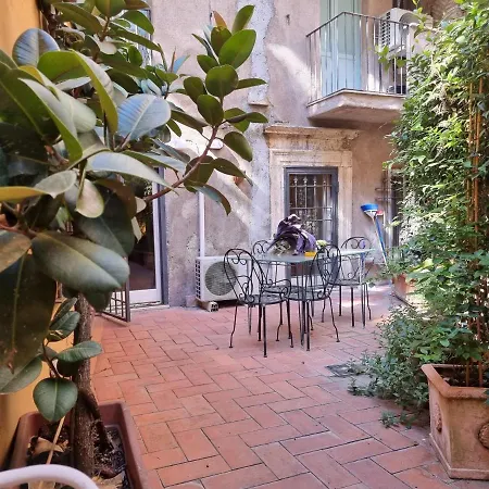 Apartment Pantheon, Campo De Fiori Mini Garden *