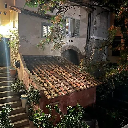 Apartament Portico Di Ottavia Prime Location With Internal Courtyard Rzym