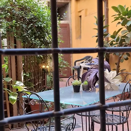 Apartment Pantheon, Campo De Fiori Mini Garden