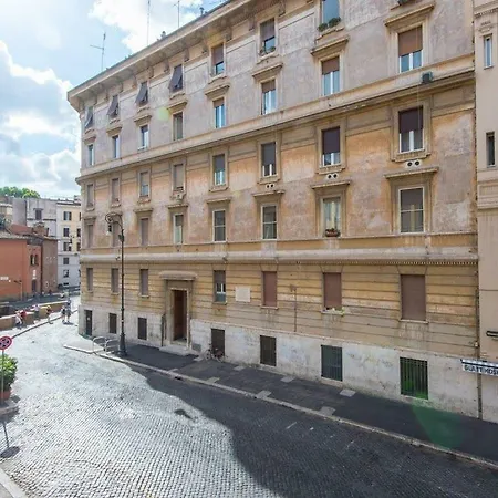 Lägenhet Portico Di Ottavia Prime Location With Internal Courtyard Rom