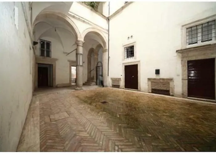 Pantheon, Campo De Fiori Mini Garden Rome